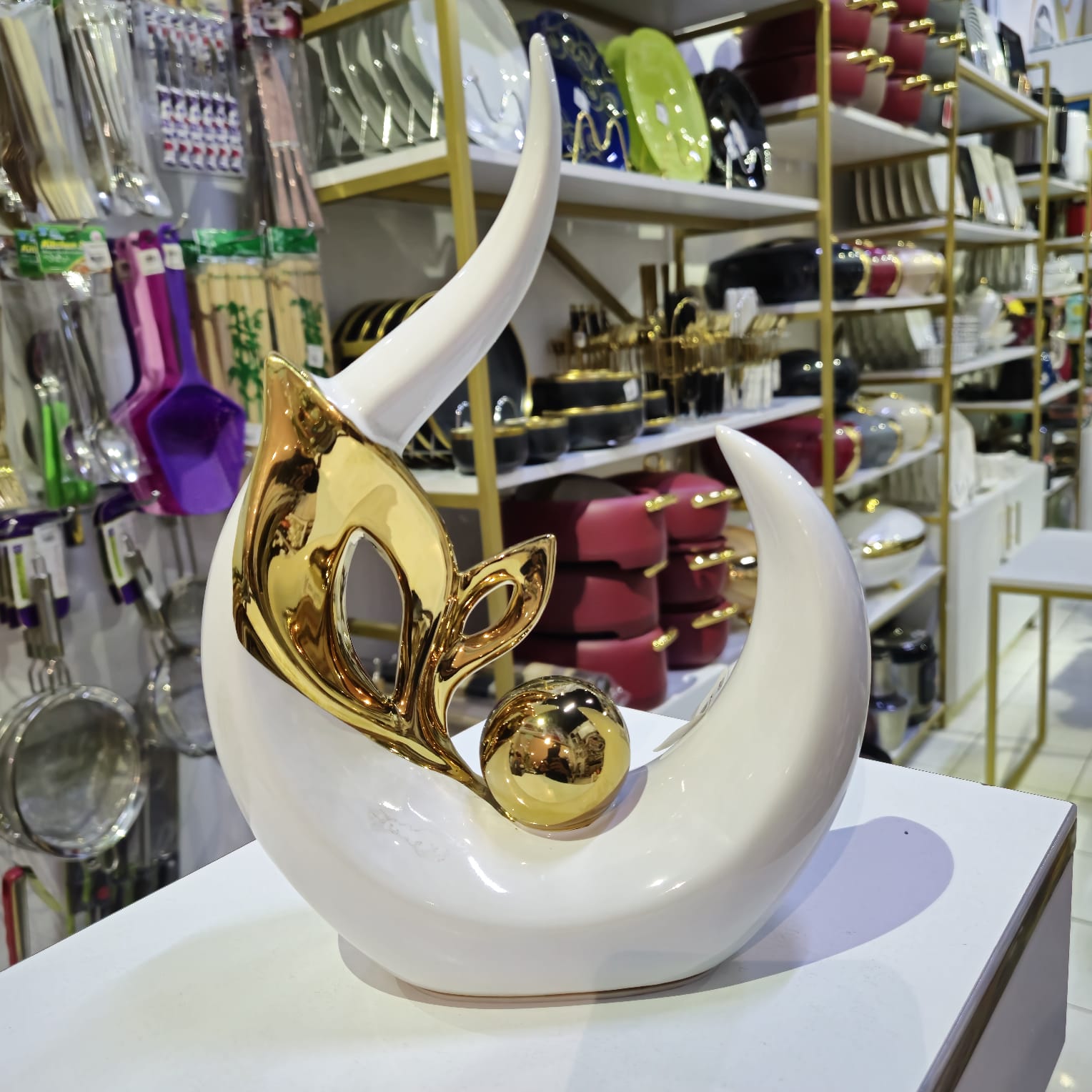  Modern Ceramic Centre Piece